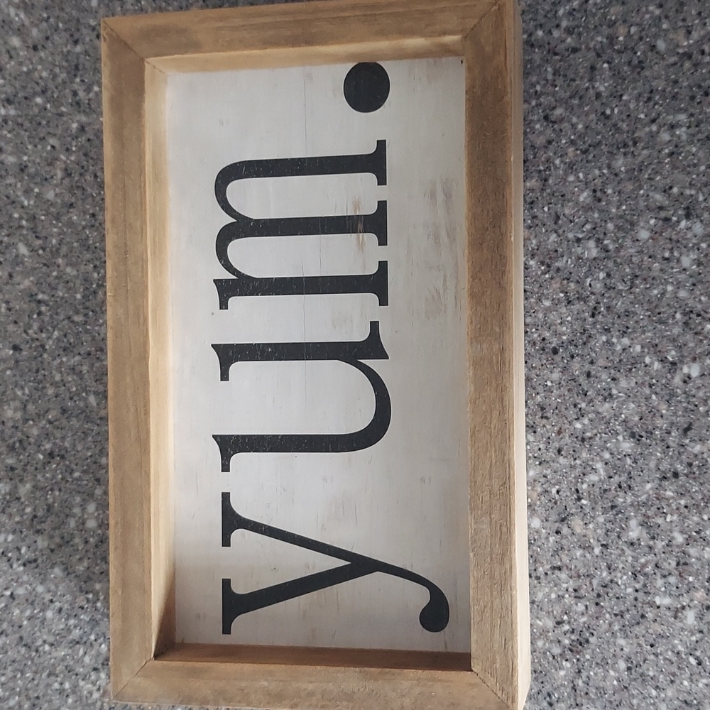 Yum sign